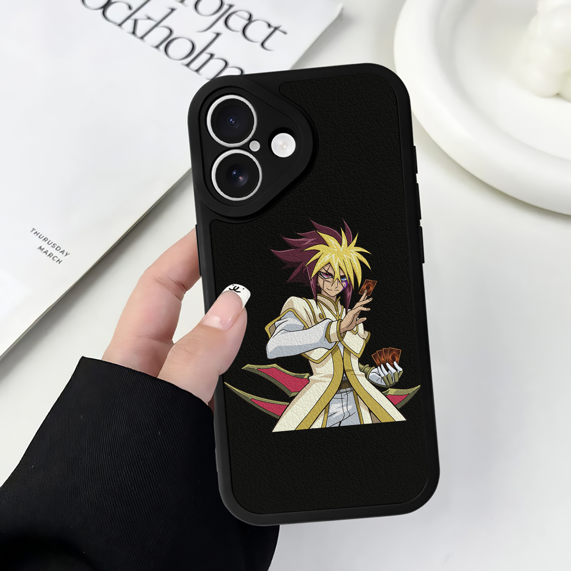 遊☆戯☆王 Yu-Gi-Oh! 【iPhone 16シリーズ対応】シリコンスマホケース（レザー調） 材質：シリコン